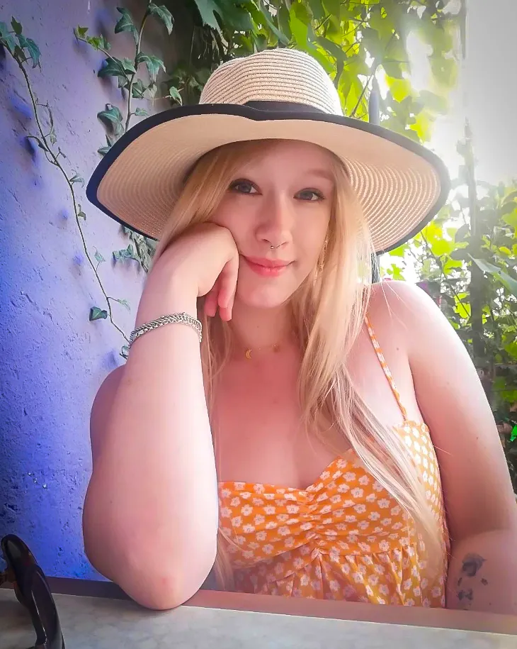kimi_bio